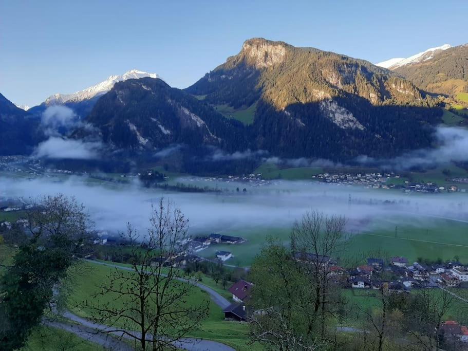 Alpine Cottage With Exceptional View Mayrhofen Kültér fotó